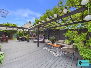 Outside Entertaining Area - click for photo gallery